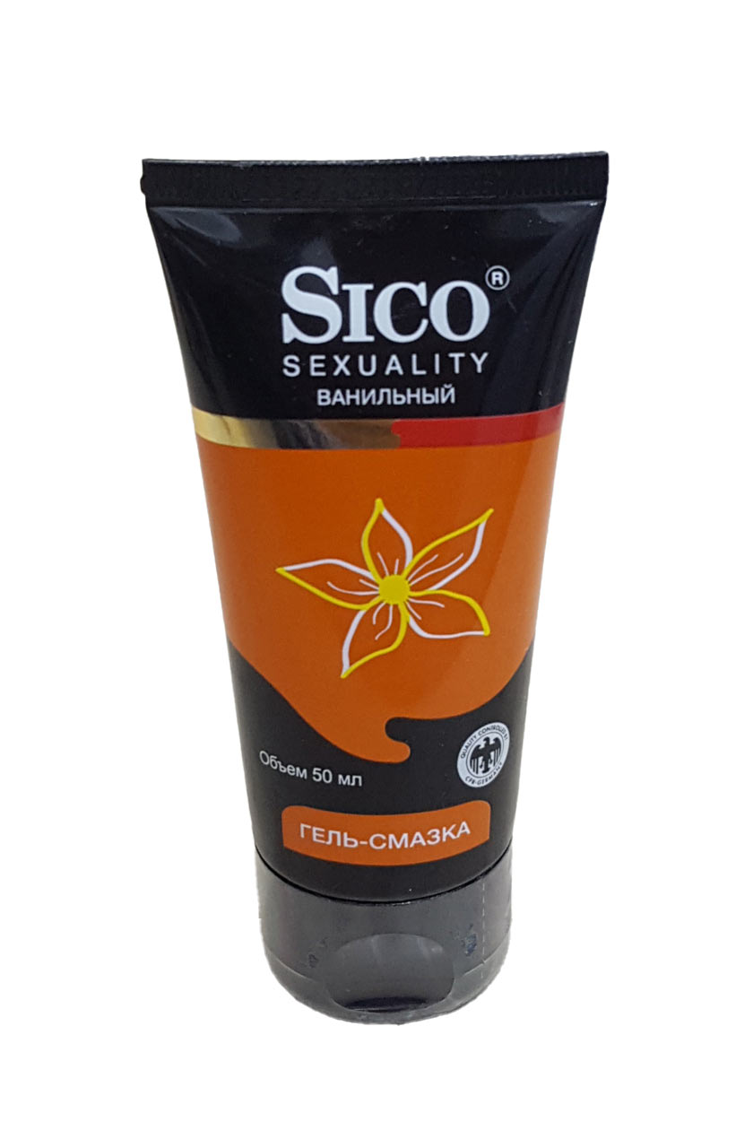 Qiz uning anus va tovonini korsatadi